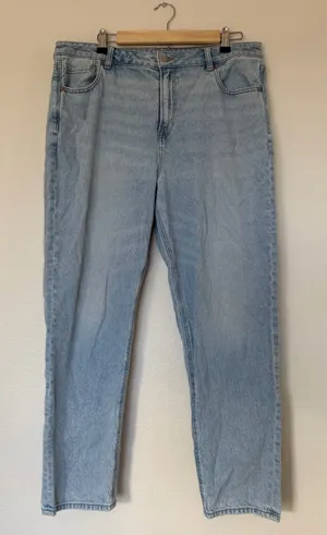 American Eagle Mom Jeans thumbnail 1