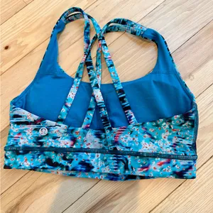 Lululemon Energy sports Bra. Size 4! Electric Blue! Excellent condition! thumbnail 2