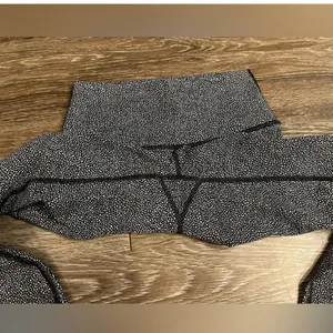 Lululemon Wunder Leggings High-Rise Train Tight 28" thumbnail 3