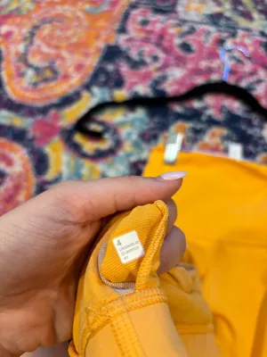 Lululemon bra and leggings orange set!(WORN) thumbnail 4