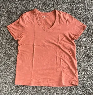 Universal Thread Target V-neck T shirt  thumbnail 1