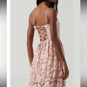 ASTR The Label Joyce Linen Blend Lace Midi Dress Blush Size Small (See Details) thumbnail 9