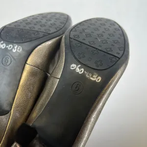 Etienne Aigner Womens Metallic Pewter Leather Round Toe Kitten Heel Pumps Size 6 thumbnail 6