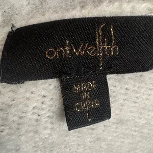 Super sweet embroidered heart print black and white sweater size large thumbnail 5