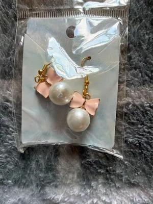 Variety Pack of Three Pairs of Dangle Earrings Featuring Pizza, Pearl and Bow, a thumbnail 4