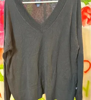 S344. Gap black v neck sweater Size M thumbnail 1