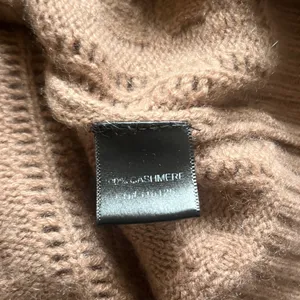 Quinn Cashmere knit sweater. Size XS thumbnail 4