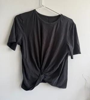 Lululemon Womens Black Front Twist Knot Short Sleeve Athletic T-Shirt‎ Sz 6 thumbnail 1