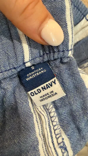 Old navy shorts  thumbnail 3