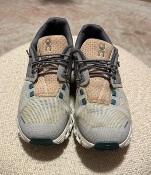 On Cloud 5 Running Shoes thumbnail 1