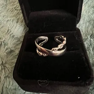 Women’s Stainless Steel Silver Adjustable Band Size 7-9 thumbnail 1