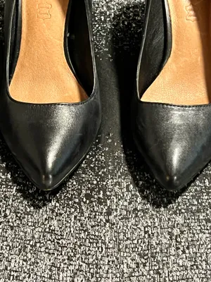 Womens 8. Aldo Black Leather Pointy-Toe Pumps with Gold Heel Zipper thumbnail 5