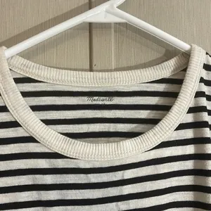 Madewell black and white tee shirt medium curved hemline thumbnail 2