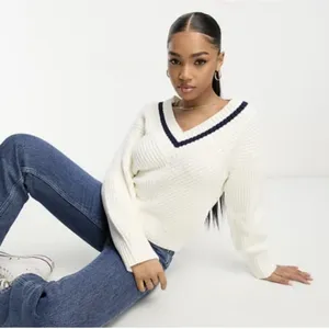 Abercrombie & Fitch Women's V-Neck Chunky Cropped White Knit Academia Sweater‎ M thumbnail 1