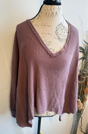 We‎ The Free Free People Women S Mauve Waffle Knit Oversized V-Neck Thermal Top thumbnail 1