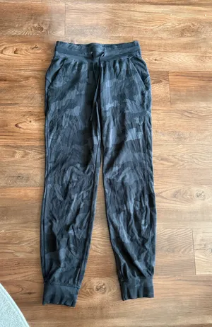 Lululemon Camo Joggers thumbnail 3