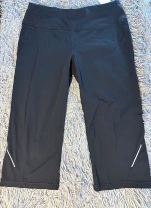 Athleta Black Cropped Yoga Pants Capris Reflective Zipper Pocket Womens Size M thumbnail 1