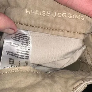 American Eagle tan high rise stretchy 8 short jeggings thumbnail 3
