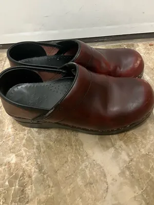 Dansko Professional Burgandy Clog 38 US 7.5 thumbnail 3
