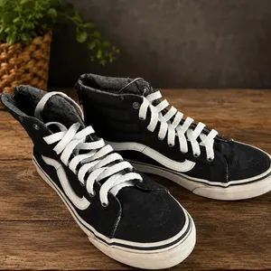Vans Women's White and Cream Trainers thumbnail 2