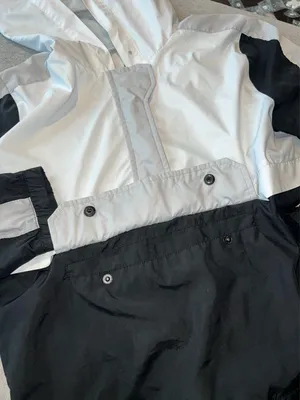 Women’s Hollister Windbreaker thumbnail 2