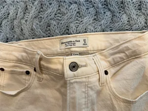 Abercrombie 90s Straight Ultra High-Rise Curve Love thumbnail 2