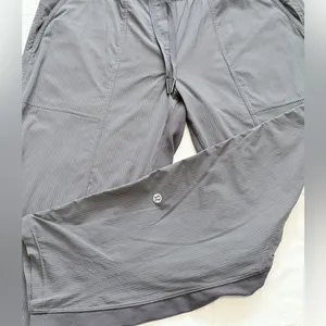 Lululemon dance studio Gray Size 6 cropped pants thumbnail 4