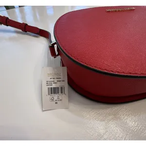 NWT Michael Kors Jet Set Travel Oval Crossbody Bag Red Zip Gold Hardware Strap thumbnail 14