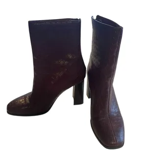 Journee Collection Women’s Boots Size 9 Wine Square Toe Block Heel Back Zip Up thumbnail 2