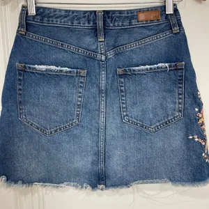 Abercrombie & Fitch Floral Embroidered Distressed Skirt - Boho Chic size 26! thumbnail 7