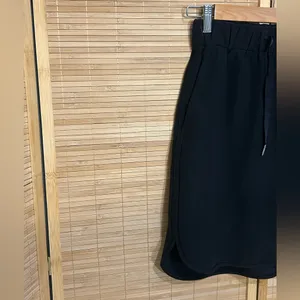 Lululemon Black Woven On The Fly Pull On Skirt Pockets 4 Elastic Waist thumbnail 2