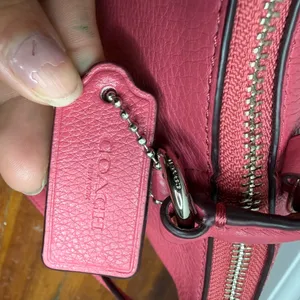 Coach Kelsey Fuschia Pink Leather Tote/Crossbody Bag With Zipper Closure thumbnail 3