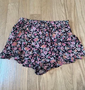 New Look Ruffle Floral Shorts thumbnail 3
