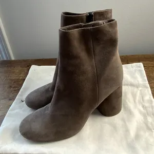 VINCE Highbury Booties in Pewter Gray Suede‎ size 7.5 thumbnail 5