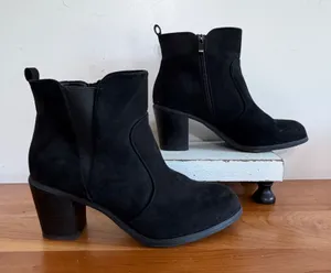 Torrid Black Faux‎ Suede Pointed Toe Ankle Boots Block Heel 10.5W GSWP8645-04 thumbnail 1