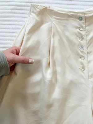 100% Silk High-Waist Wide Leg Lined Pants in Ivory with Mother of Pearl Buttons thumbnail 9