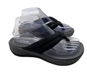 Clarks Size 7 Cloudsteppers Cushioned Black Flip Flop Knotted Strap Sandals thumbnail 1