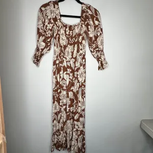 Petal & Pup Byron Floral Midi Dress Size 4 NWT thumbnail 2