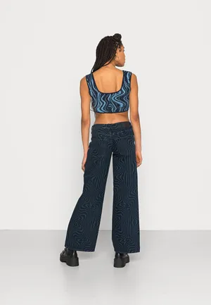 Urban Outfitters NWT BDG Marbel Puddle High Waisted Wide Leg Jeans thumbnail 2
