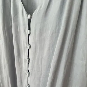 Dolan Sleeveless Blouse Top Light Blue Button Front FLAWS ~ Women’s Size M thumbnail 9
