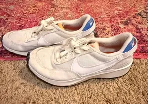 Nike Sneakers thumbnail 1