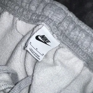 Nike Sportswear Club Fleece Cargo Jogger Sweatpants in Gray Size Medium thumbnail 14