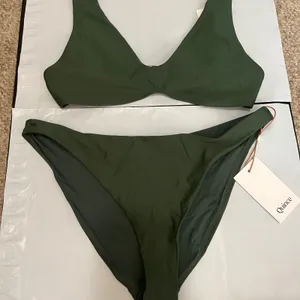 New Quince Italian Low Rise Bikini Bottom & V-Neck Top Palm Green Medium thumbnail 1