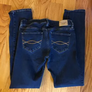 Abercrombie and Fitch blue jeans size 2S thumbnail 4