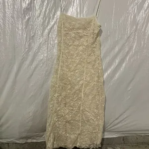 Kimchi Blue Cream Liliana Lace Midi Dress Size Medium $89 thumbnail 2