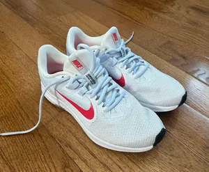 Nike shoes thumbnail 1