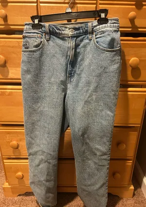 Abercrombie Curve Love 90s Straight High-Rise thumbnail 2