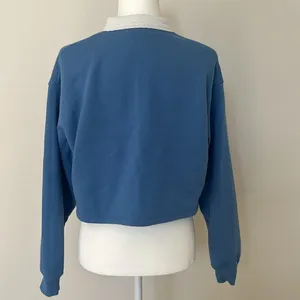 Small size sweater in great condition. Very cute to wear with different styles. thumbnail 3