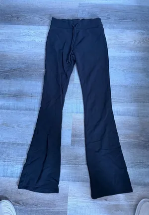 Alo yoga pants  thumbnail 1