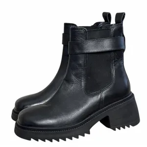 Steve Madden Black Leather Lug Sole‎ Turn Lock Chelsea Ankle Boots Womens 6 NEW thumbnail 3